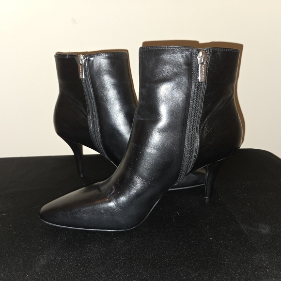 Vince Camuto Womens Ambind Black Leather Almond Toe Ankle Boots Shoes NWT - Picture 3 of 6